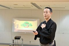 講師の山﨑氏