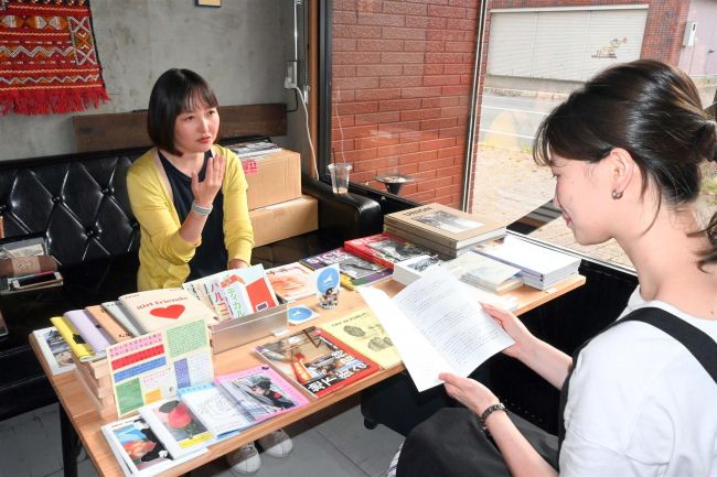 浦幌で国内外の雑誌を期間限定出店、２１日に帯広でも　音更町出身の高山さん
