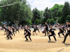 おやじの会有志が園児にエール　帯広帯西幼稚園で運動会～こぼれ話 2