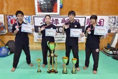 Ｗ杯で活躍した大道塾帯広支部の選手たち。左から又木道夫、小野寺玲奈、木藤真阿、小林美羽子