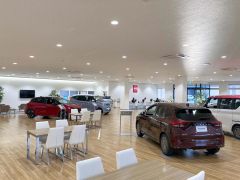 新車ショールームの内装（帯広日産提供）