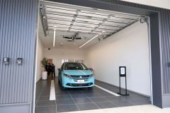 新車ショールームに備えられた納車室
