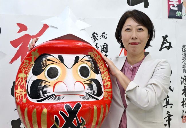 初当選の湯浅氏「皆さんと共に将来につないでいく」　新得町長選