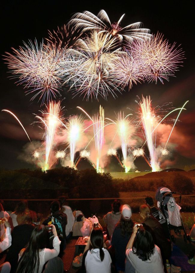 3000発の花火が夜空彩る まくべつ夏フェスタ | 十勝毎日新聞