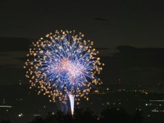 まくべつ夏フェスタで花火開催 3000発の花火に歓声 3