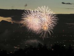 まくべつ夏フェスタで花火開催 3000発の花火に歓声 4