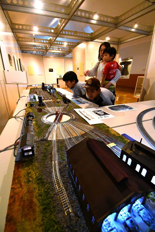 十勝の往年の鉄路沿いを再現　幕別百年記念ホールで鉄道模型展示会