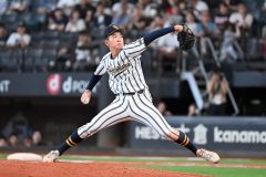 【準決勝・白樺学園―士別翔雲】白樺学園は５回２死一、二塁、３番手として冨澤悠斗がマウンドに上がりピンチをしのいだ