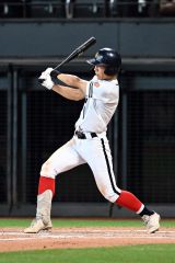 【準決勝・帯大谷―旭川志峯】帯大谷は９回２死で工藤聖真が右前打を放ち同点への執念を見せる
