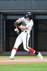 【準決勝・帯大谷―旭川志峯】帯大谷は６回１死三塁で井上翔瑛が右中間に適時二塁打を放ち先制する