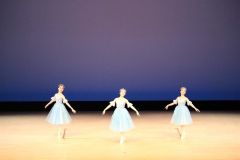 美しい舞を披露した「音更バレエ研究会」のメンバーら