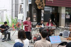 アコースティックバンド「ｂｅｒｒｙ　ｂｅｒｒｙ」によるライブ