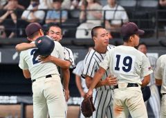 白樺学園、激闘も涙　２年連続甲子園ならず　高校野球北北海道大会決勝 27