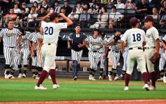 【決勝・白樺学園―旭川志峯】惜しくも敗れ悔しさをにじませる白樺学園ナイン