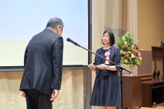 功労賞を受賞した加藤氏（右）