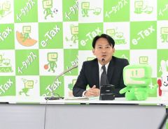 就任の抱負を語る山下新局長