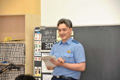 陸別駐在所の田中裕樹所長が講師を務めた陸別小・中のコンプラ研修