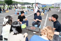 酷暑の中　焼き肉楽しむ　「浦幌ビアガーデン」 2