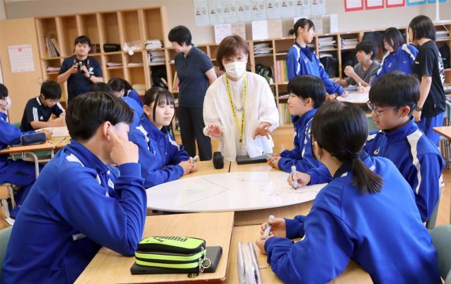 選択的夫婦別姓について考える　池田中学校で人権教室