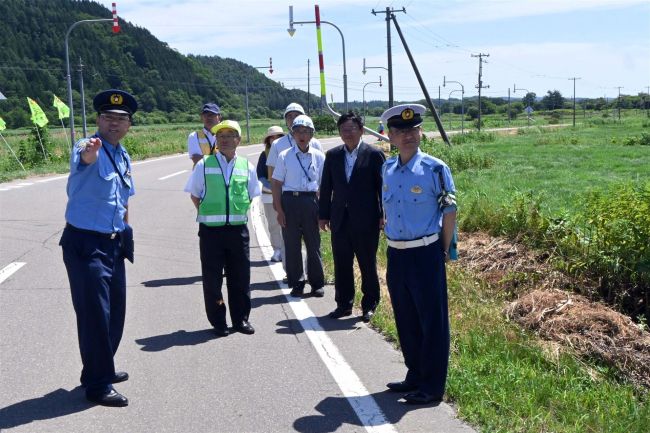 ４人死亡交通事故から２年　大樹町生花で関係機関が現場点検