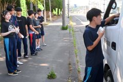 広尾中学校と広尾高校の生徒会による交通安全啓発