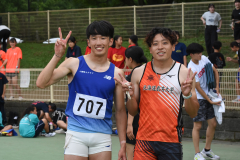 男子１００メートル決勝　1位の中村伊吹（左、十勝陸ク）と2位の赤沼志龍（道教大旭川大学院）
