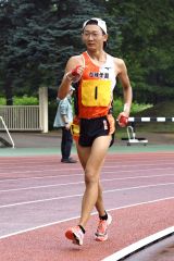 【男子５０００メートル競歩決勝】左手首のけがからの復帰戦で自身の状態を確認する大野楓護（白樺学園高）
