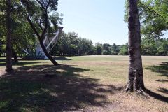 ひとけのない緑ケ丘公園（２４日午前１０時半ごろ）