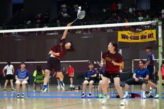 【女子団体戦決勝・帯一中―清水中】第１ダブルスとして勝利した（右から）渋谷侑愛主将・貝谷怜莉組（金野和彦撮影）