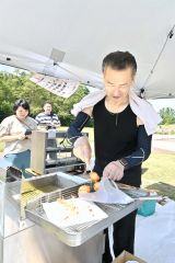 揚げたてのあげいもを販売