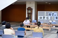 独奏で腕を披露する高校生