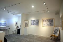 作品に合わせて照明など工夫している会場