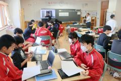 ＡＬＴと英語のコミュニケーションを楽しむ上士幌中生