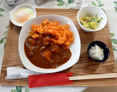 家庭の味にこだわったカレー。毎回趣向を暮らしてさまざまなカレーを提供する