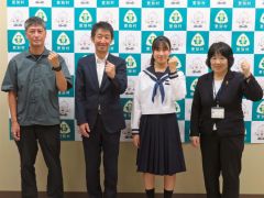 卓球全道大会で活躍誓う　更別中央中の松野さんが教育長訪問