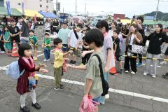 ジャンケン大会など、子どもたちも楽しんだ「広尾食べ飲みマルシェ」