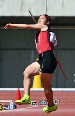 【女子やり投げ予選】インターハイの初舞台で試技する上田志保の１投目（帯三条）