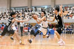 １回戦・白樺学園―東海大付属諏訪（金野和彦撮影）