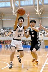 １回戦・白樺学園―東海大付属諏訪（金野和彦撮影）