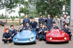 電気自動車の分解、組み立てに挑戦した学生たち