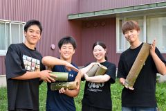 ３１日までに、実行委メンバーが竹灯籠などを急ピッチで準備した