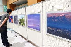 日高山脈の魅力を紹介した写真パネル巡回展