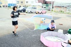 多彩なブースが並び、多くの人が楽しんだ「癒しの広場」