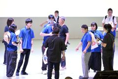 最後のリハーサルを行う更農高生たち