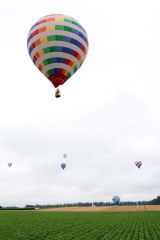 上士幌の空に３４チーム　北海道バルーンフェス開幕