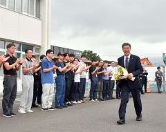 「町民のため一緒に汗を流してくれてありがとう」　新得町長・浜田氏退任　５２年務めた役場後に