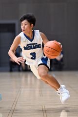 【男子１回戦・帯八中―富原中】ドリブルで素早く攻め込む帯八の本間颯太主将