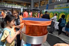 子どもたちに人気のわたあめづくりコーナー