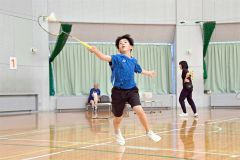 【６年生以下男子シングルス・決勝】シャトルを追うＫ―ｓｔｙｌｅの加藤裕樹