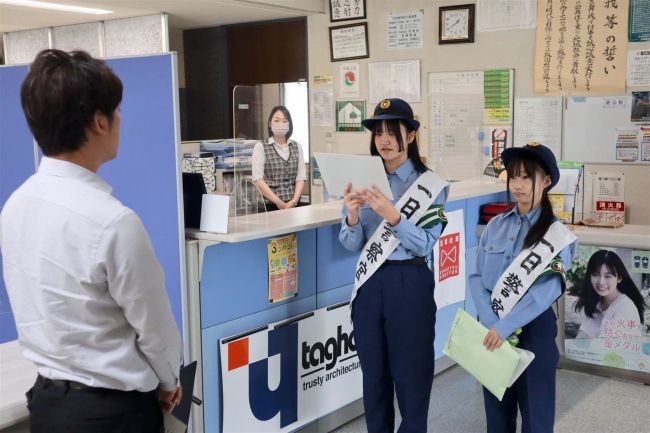 音更高生４人が一日警察官に　音更